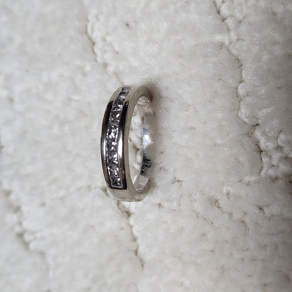 Jewelry - 14k Gold 9 Diamond Ring Band
